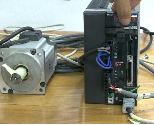 Sửa chữa Động cơ Servo Omron R88M-G20030H-S2 Lỗi Liên Quan Encoder – Hướng Dẫn Chi Tiết