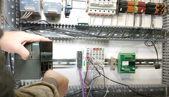 CHUYÊN SỬA BỘ LẬP TRÌNH PLC ALLEN-BRADLEY LỖI TRUYỀN THÔNG