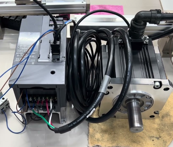 Servo Mitsubishi đang được sửa tại xưởng CATEC