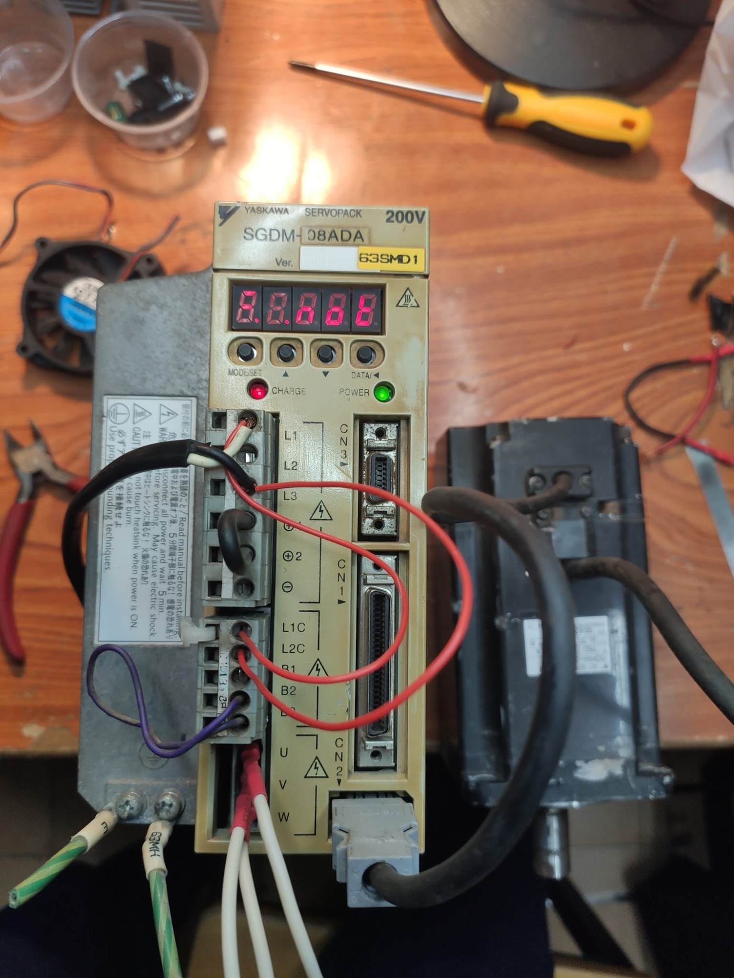 servo yaskawa đang được sửa tại văn phòng catec